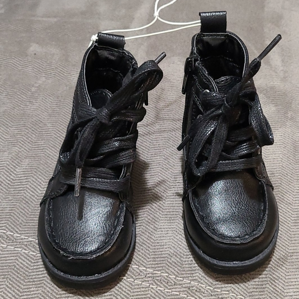 Black boot for boy